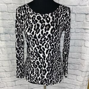Apt 9 essentials cheetah print scoopneck Longsleeve top sz small women